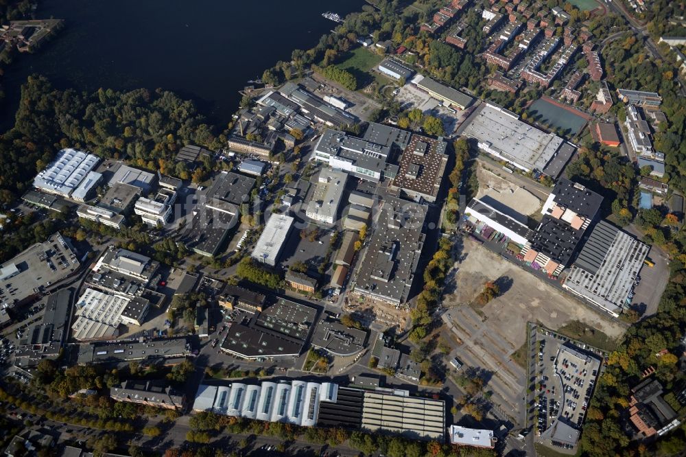 Luftaufnahme Berlin - Werksgelände der Bayerische Motoren Werke / BMW AG Motorrad Werk Am Juliusturm in Berlin - Spandau