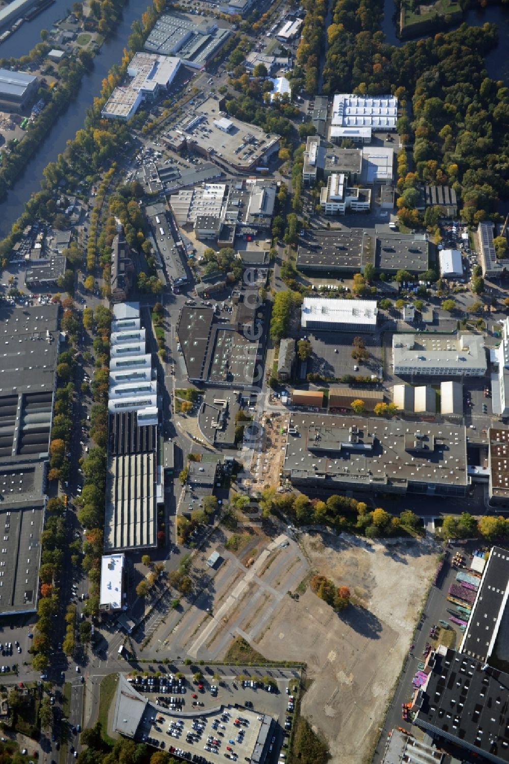 Luftbild Berlin - Werksgelände der Bayerische Motoren Werke / BMW AG Motorrad Werk Am Juliusturm in Berlin - Spandau