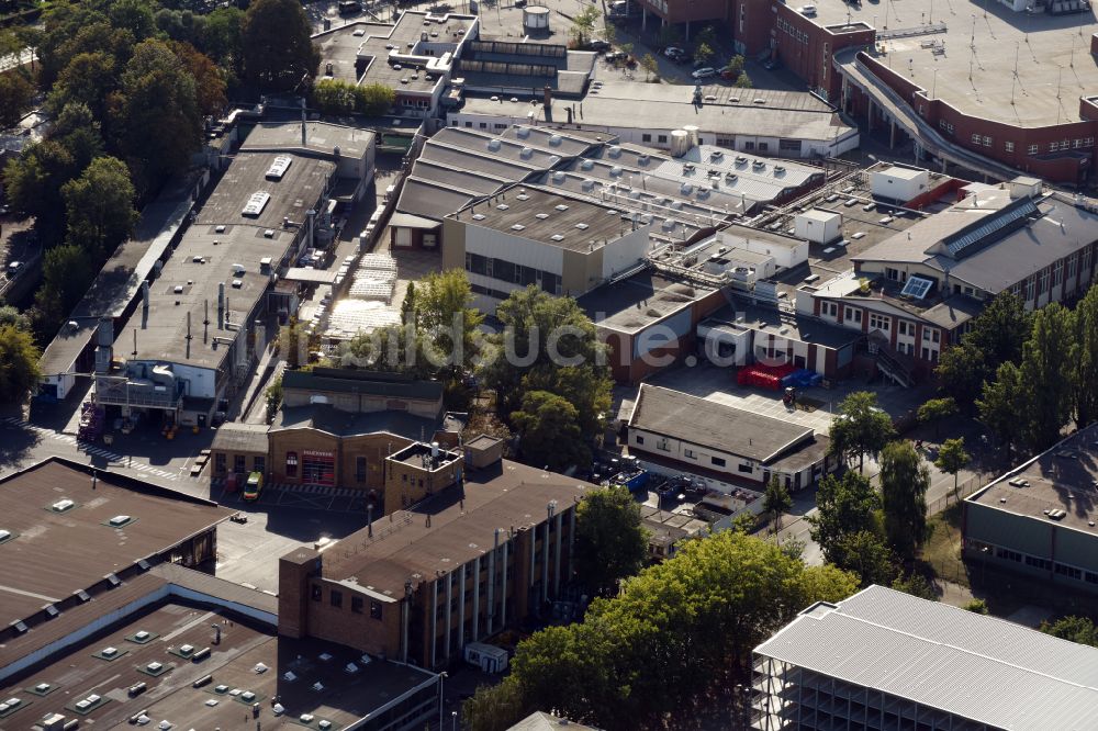 Luftaufnahme Berlin - Werksgelände der Bayerische Motoren Werke / BMW AG Motorrad Werk Am Juliusturm im Ortsteil Spandau in Berlin, Deutschland