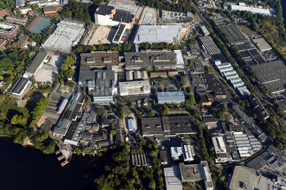 Berlin von oben - Werksgelände der Bayerische Motoren Werke / BMW AG Motorrad Werk Am Juliusturm im Ortsteil Spandau in Berlin, Deutschland