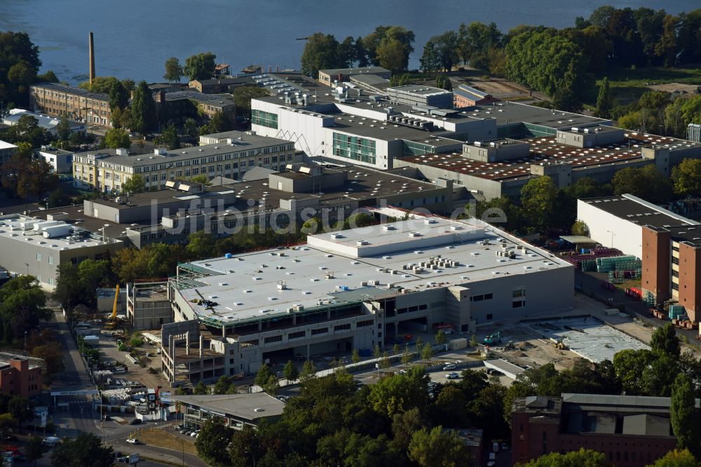 Berlin aus der Vogelperspektive: Werksgelände der Bayerische Motoren Werke / BMW AG Motorrad Werk Am Juliusturm im Ortsteil Spandau in Berlin, Deutschland