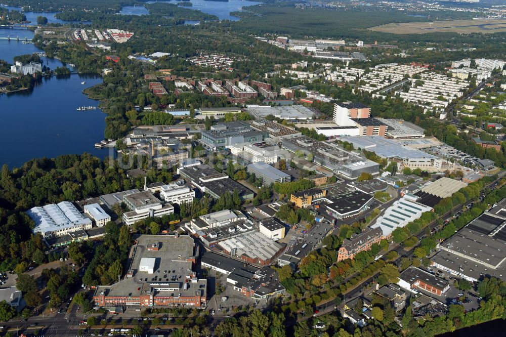 Luftbild Berlin - Werksgelände der Bayerische Motoren Werke / BMW AG Motorrad Werk Am Juliusturm im Ortsteil Spandau in Berlin, Deutschland