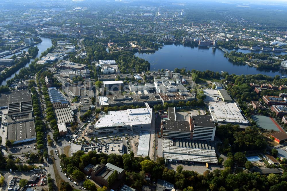 Berlin von oben - Werksgelände der Bayerische Motoren Werke / BMW AG Motorrad Werk Am Juliusturm im Ortsteil Spandau in Berlin, Deutschland