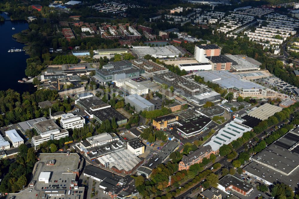 Luftaufnahme Berlin - Werksgelände der Bayerische Motoren Werke / BMW AG Motorrad Werk Am Juliusturm im Ortsteil Spandau in Berlin, Deutschland