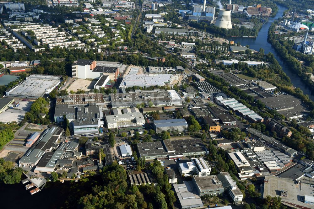 Berlin von oben - Werksgelände der Bayerische Motoren Werke / BMW AG Motorrad Werk Am Juliusturm im Ortsteil Spandau in Berlin, Deutschland