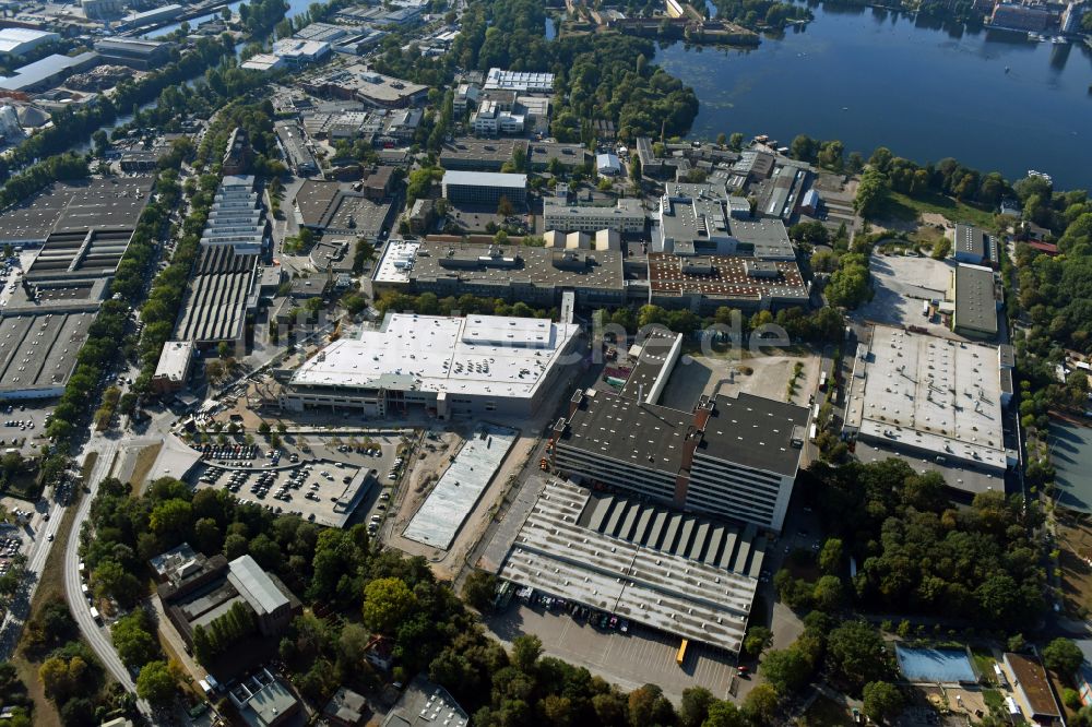 Luftaufnahme Berlin - Werksgelände der Bayerische Motoren Werke / BMW AG Motorrad Werk Am Juliusturm im Ortsteil Spandau in Berlin, Deutschland