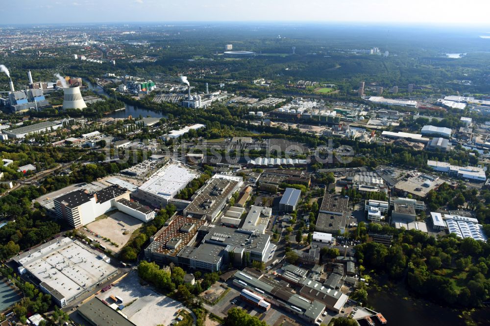 Berlin aus der Vogelperspektive: Werksgelände der Bayerische Motoren Werke / BMW AG Motorrad Werk Am Juliusturm im Ortsteil Spandau in Berlin, Deutschland