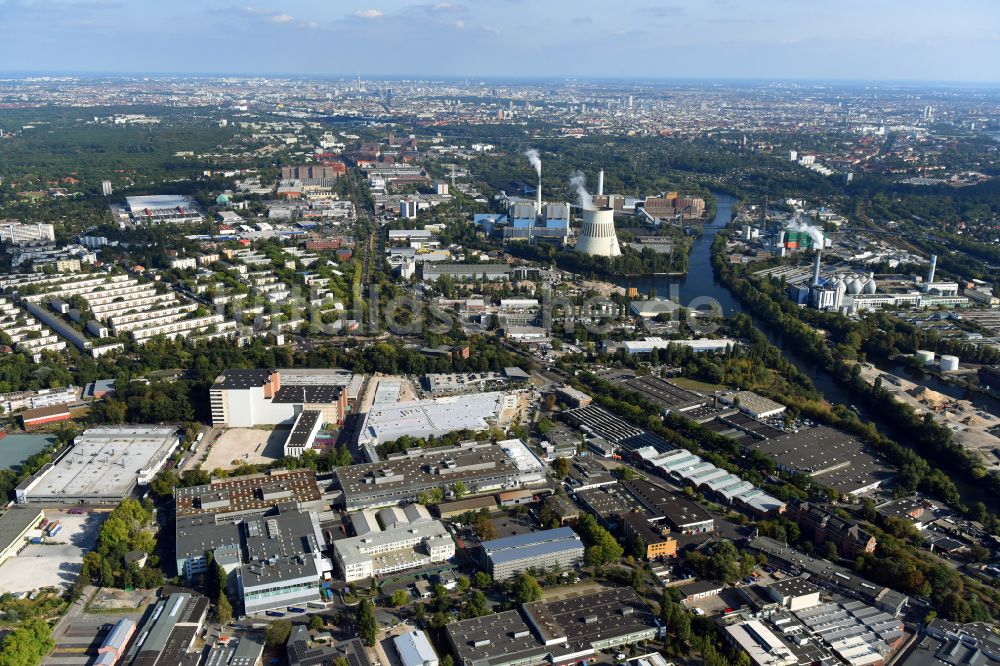 Luftbild Berlin - Werksgelände der Bayerische Motoren Werke / BMW AG Motorrad Werk Am Juliusturm im Ortsteil Spandau in Berlin, Deutschland