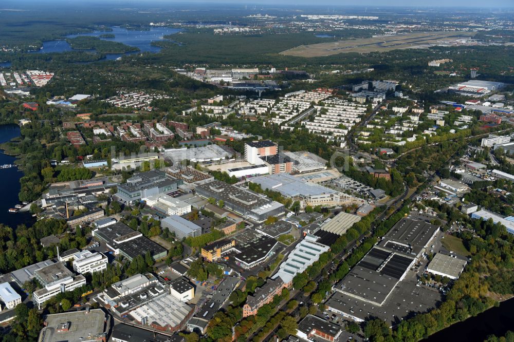 Berlin von oben - Werksgelände der Bayerische Motoren Werke / BMW AG Motorrad Werk Am Juliusturm im Ortsteil Spandau in Berlin, Deutschland