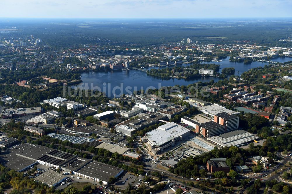 Luftbild Berlin - Werksgelände der Bayerische Motoren Werke / BMW AG Motorrad Werk Am Juliusturm im Ortsteil Spandau in Berlin, Deutschland