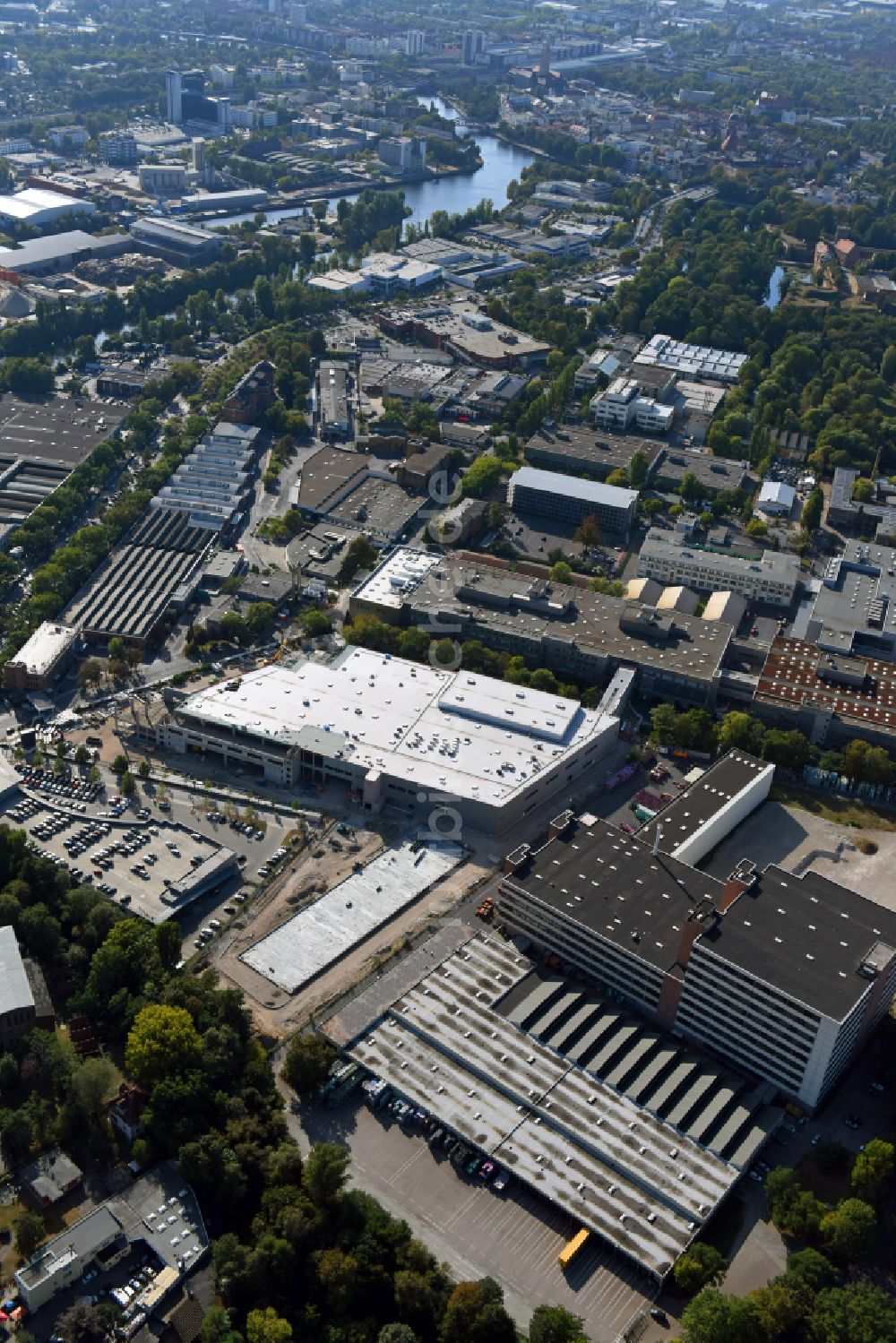 Berlin aus der Vogelperspektive: Werksgelände der Bayerische Motoren Werke / BMW AG Motorrad Werk Am Juliusturm im Ortsteil Spandau in Berlin, Deutschland