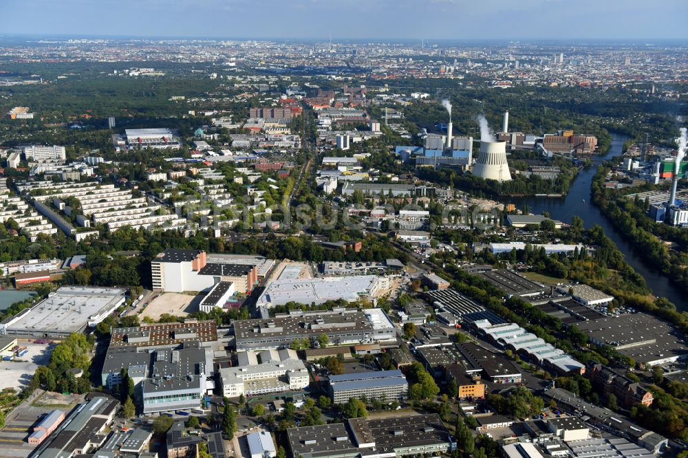 Luftaufnahme Berlin - Werksgelände der Bayerische Motoren Werke / BMW AG Motorrad Werk Am Juliusturm im Ortsteil Spandau in Berlin, Deutschland