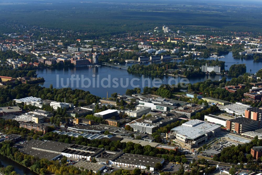 Berlin aus der Vogelperspektive: Werksgelände der Bayerische Motoren Werke / BMW AG Motorrad Werk Am Juliusturm im Ortsteil Spandau in Berlin, Deutschland