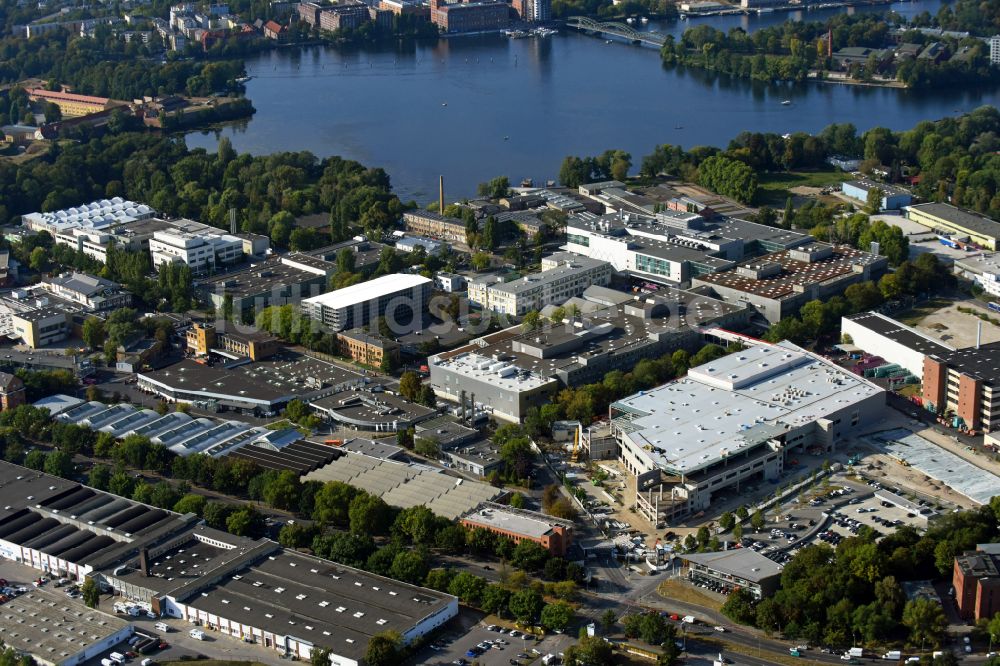 Luftaufnahme Berlin - Werksgelände der Bayerische Motoren Werke / BMW AG Motorrad Werk Am Juliusturm im Ortsteil Spandau in Berlin, Deutschland