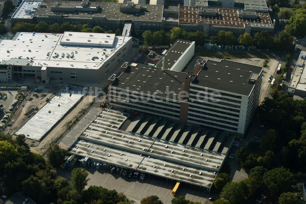 Berlin von oben - Werksgelände der Bayerische Motoren Werke / BMW AG Motorrad Werk Am Juliusturm im Ortsteil Spandau in Berlin, Deutschland