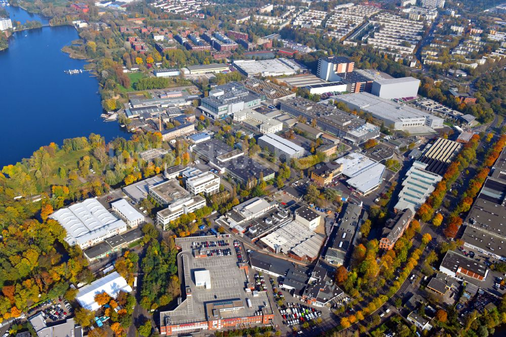 Luftaufnahme Berlin - Werksgelände der Bayerische Motoren Werke / BMW AG Motorrad Werk Am Juliusturm im Ortsteil Spandau in Berlin, Deutschland