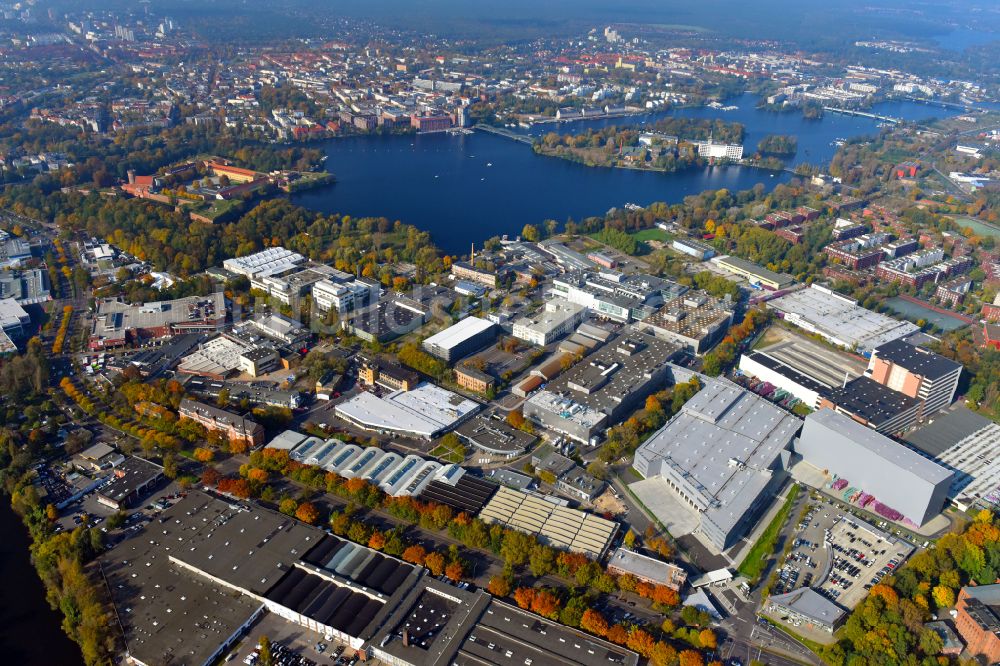 Berlin aus der Vogelperspektive: Werksgelände der Bayerische Motoren Werke / BMW AG Motorrad Werk Am Juliusturm im Ortsteil Spandau in Berlin, Deutschland