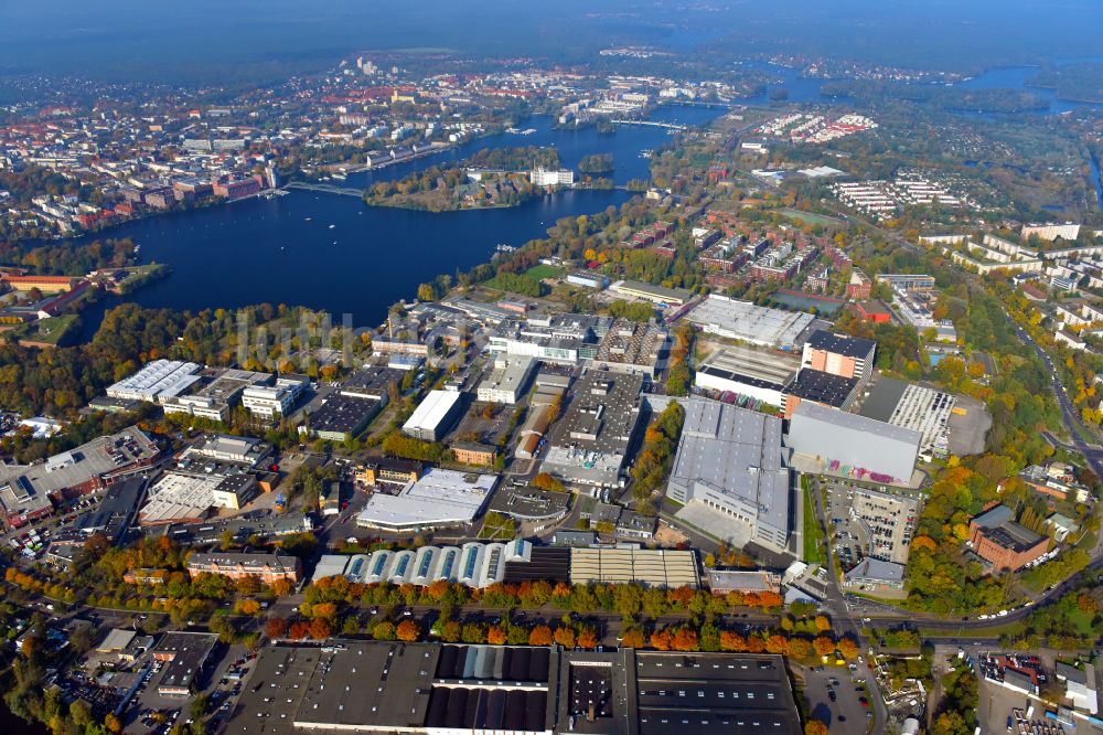 Luftbild Berlin - Werksgelände der Bayerische Motoren Werke / BMW AG Motorrad Werk Am Juliusturm im Ortsteil Spandau in Berlin, Deutschland