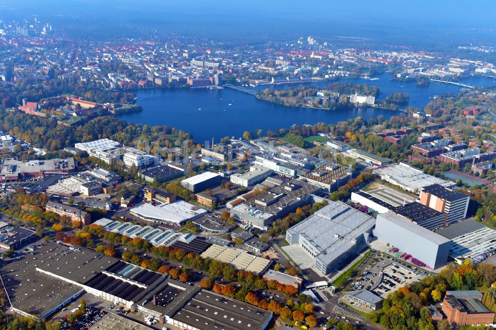 Luftbild Berlin - Werksgelände der Bayerische Motoren Werke / BMW AG Motorrad Werk Am Juliusturm im Ortsteil Spandau in Berlin, Deutschland