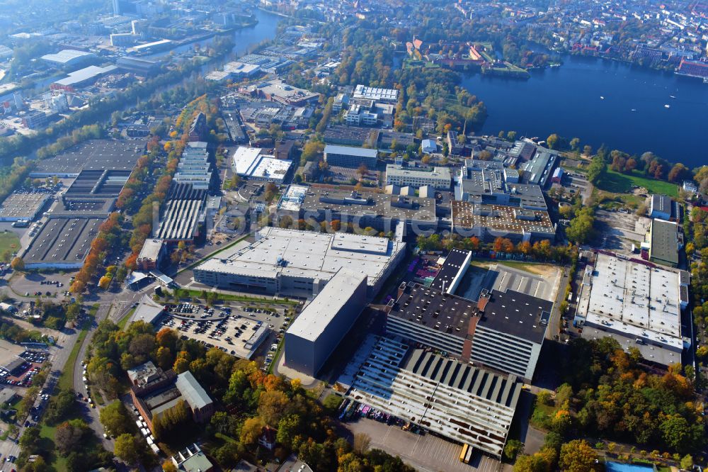 Luftaufnahme Berlin - Werksgelände der Bayerische Motoren Werke / BMW AG Motorrad Werk Am Juliusturm im Ortsteil Spandau in Berlin, Deutschland