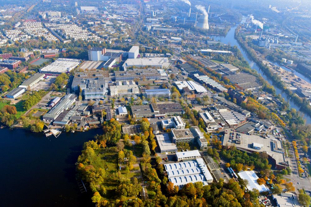 Berlin aus der Vogelperspektive: Werksgelände der Bayerische Motoren Werke / BMW AG Motorrad Werk Am Juliusturm im Ortsteil Spandau in Berlin, Deutschland