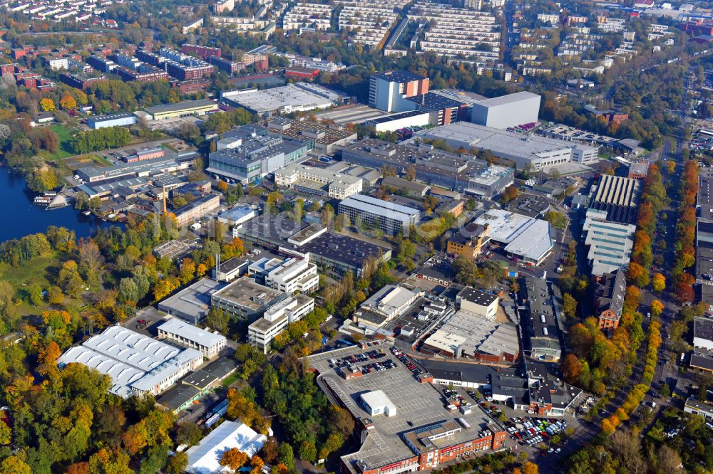 Luftaufnahme Berlin - Werksgelände der Bayerische Motoren Werke / BMW AG Motorrad Werk Am Juliusturm im Ortsteil Spandau in Berlin, Deutschland