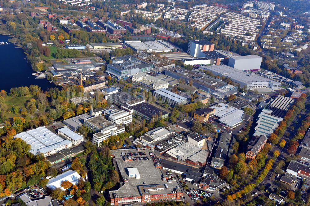 Berlin von oben - Werksgelände der Bayerische Motoren Werke / BMW AG Motorrad Werk Am Juliusturm im Ortsteil Spandau in Berlin, Deutschland