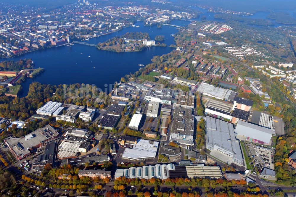 Berlin aus der Vogelperspektive: Werksgelände der Bayerische Motoren Werke / BMW AG Motorrad Werk Am Juliusturm im Ortsteil Spandau in Berlin, Deutschland