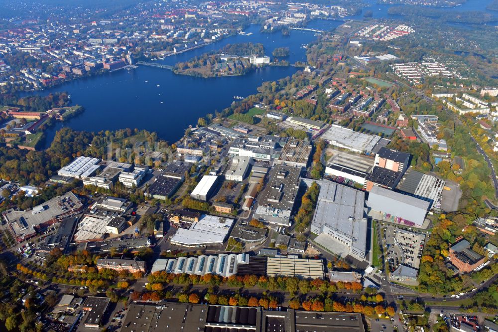 Luftbild Berlin - Werksgelände der Bayerische Motoren Werke / BMW AG Motorrad Werk Am Juliusturm im Ortsteil Spandau in Berlin, Deutschland