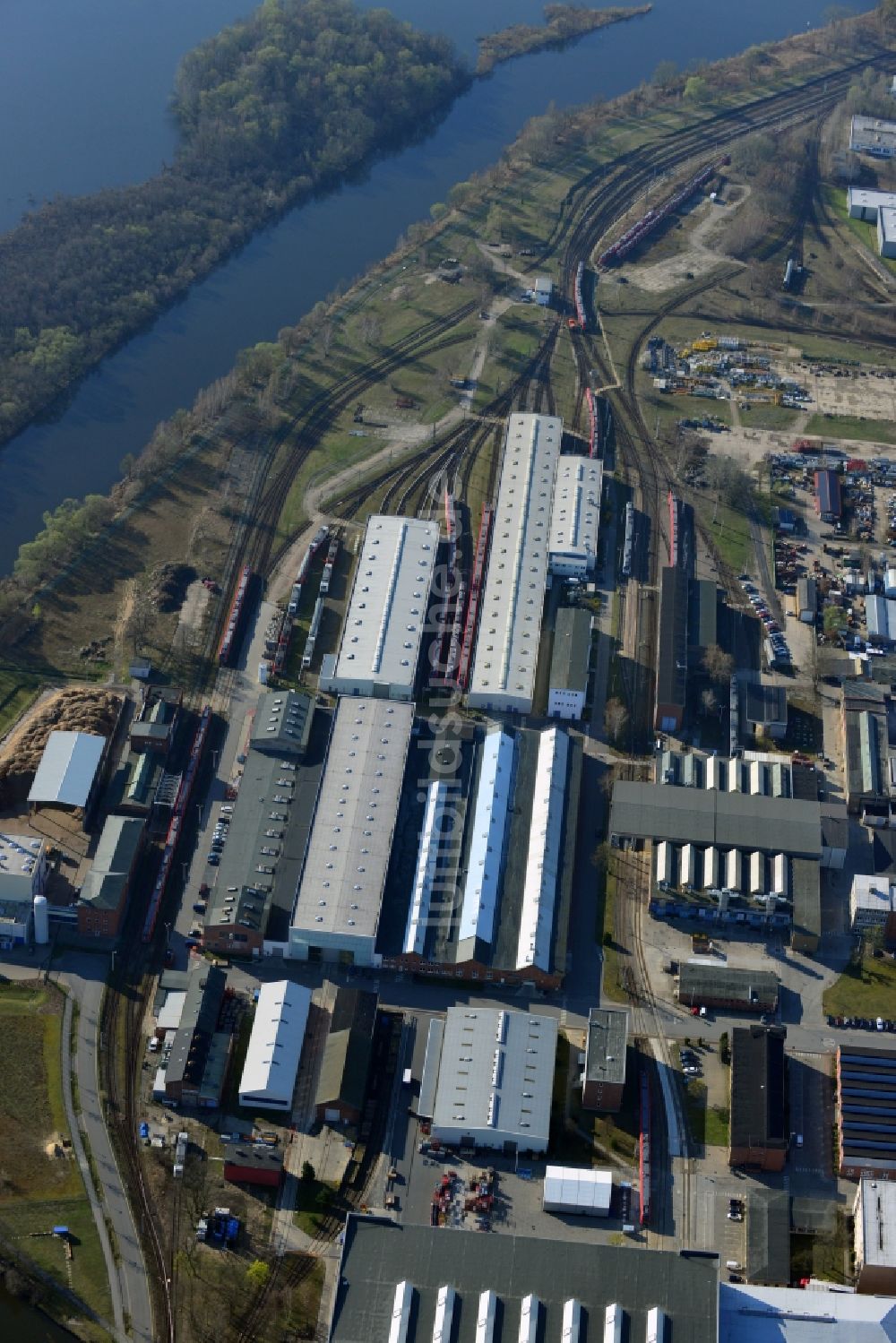 Luftaufnahme Hennigsdorf - Werksgelände der Bombardier Transportation für Schienenfahrzeuge und Lokomotiven in Hennigsdorf in Brandenburg