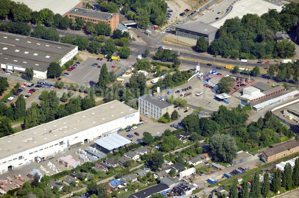 Berlin von oben - Werksgelände der Bäthge Baustoffe GmbH & Co. KG Am Juliusturm im Ortsteil Spandau in Berlin, Deutschland