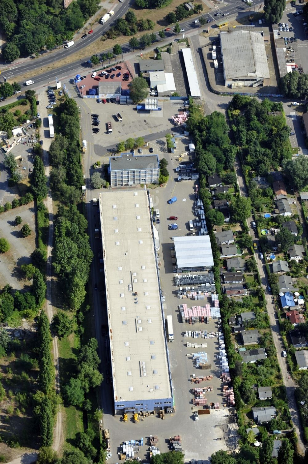 Luftbild Berlin - Werksgelände der Bäthge Baustoffe GmbH & Co. KG Am Juliusturm im Ortsteil Spandau in Berlin, Deutschland