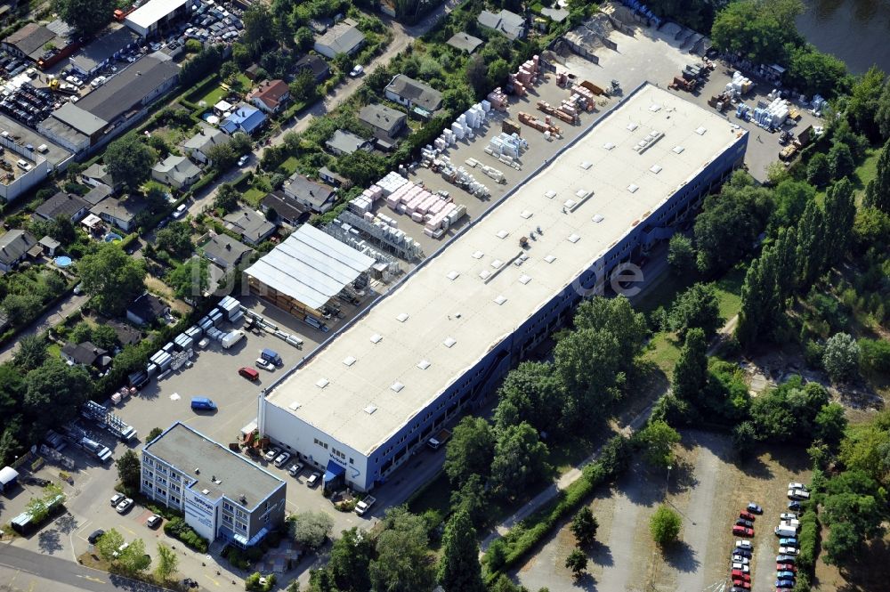 Luftbild Berlin - Werksgelände der Bäthge Baustoffe GmbH & Co. KG Am Juliusturm im Ortsteil Spandau in Berlin, Deutschland