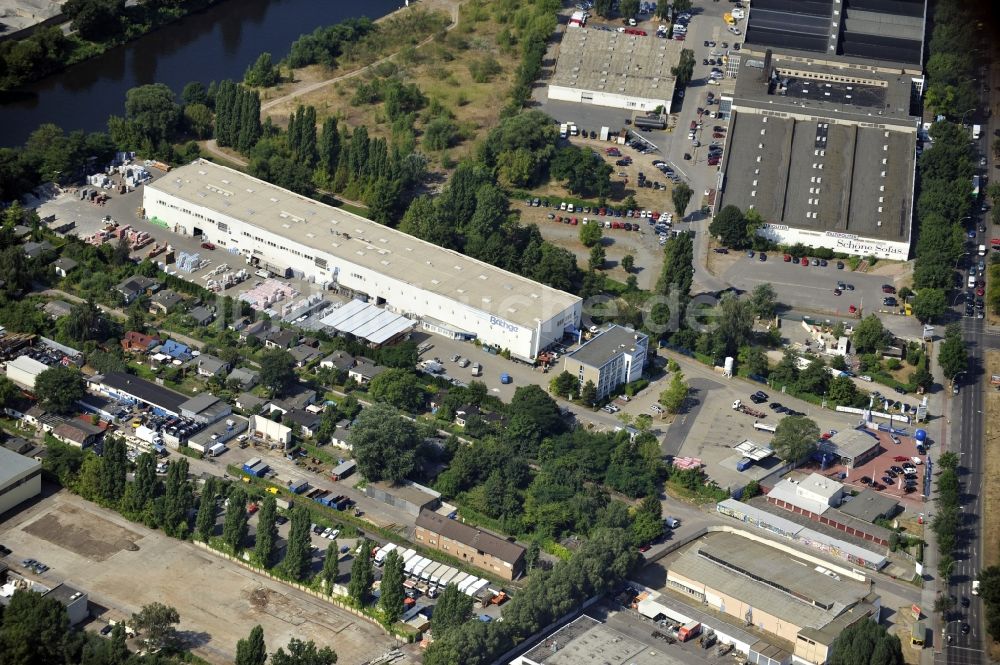 Luftbild Berlin - Werksgelände der Bäthge Baustoffe GmbH & Co. KG Am Juliusturm im Ortsteil Spandau in Berlin, Deutschland