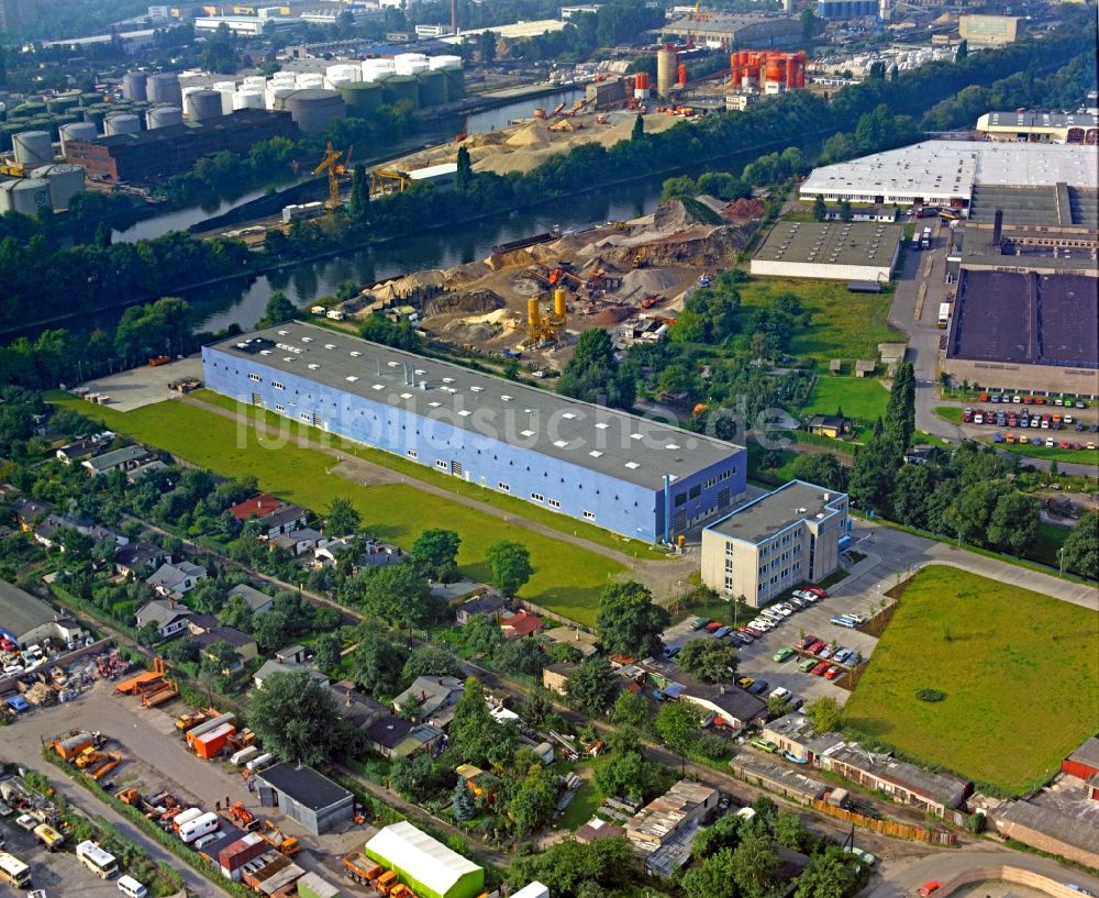 Luftbild Berlin - Werksgelände der Bäthge Baustoffe GmbH & Co. KG Am Juliusturm im Ortsteil Spandau in Berlin, Deutschland