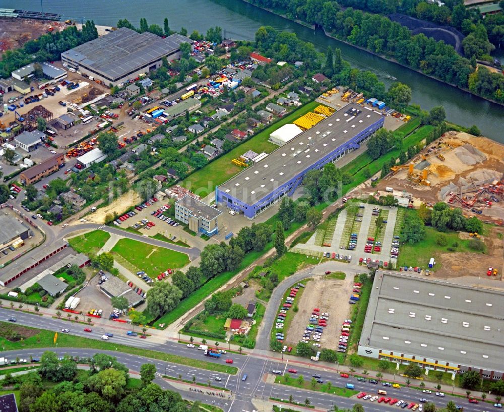 Berlin von oben - Werksgelände der Bäthge Baustoffe GmbH & Co. KG Am Juliusturm im Ortsteil Spandau in Berlin, Deutschland