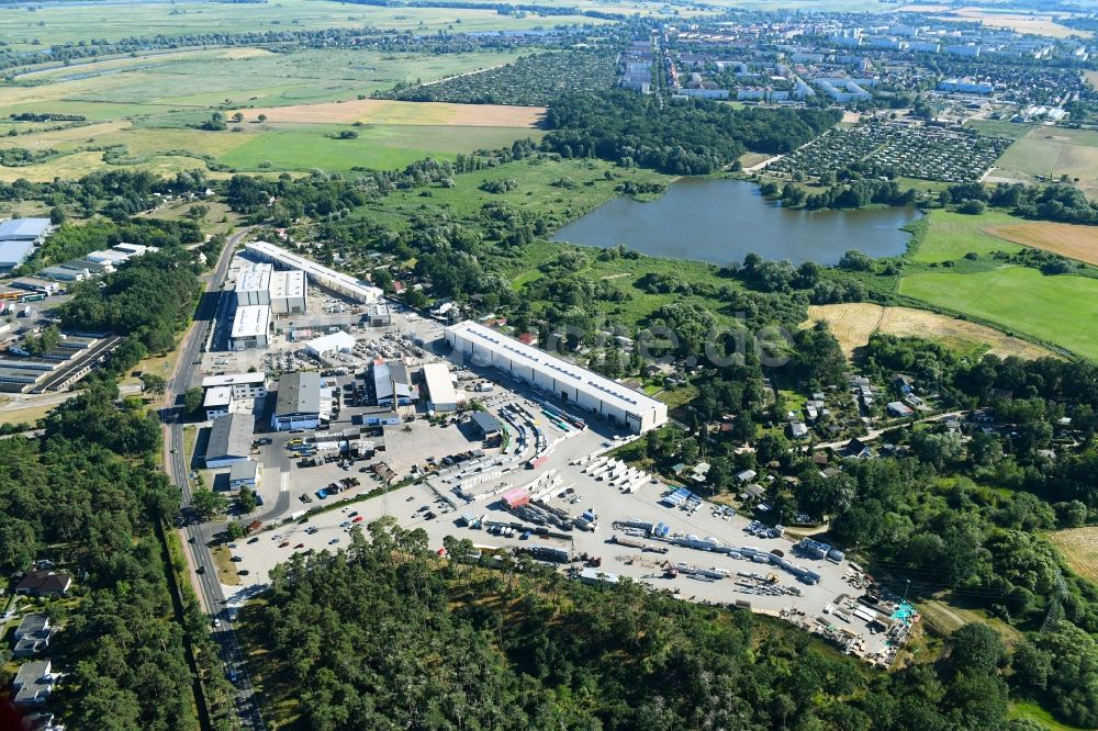 Luftaufnahme Schwedt/Oder - Werksgelände der BUTTING Anlagenbau GmbH & Co. KG an der Kuhheide im Ortsteil Vierraden in Schwedt/Oder im Bundesland Brandenburg, Deutschland