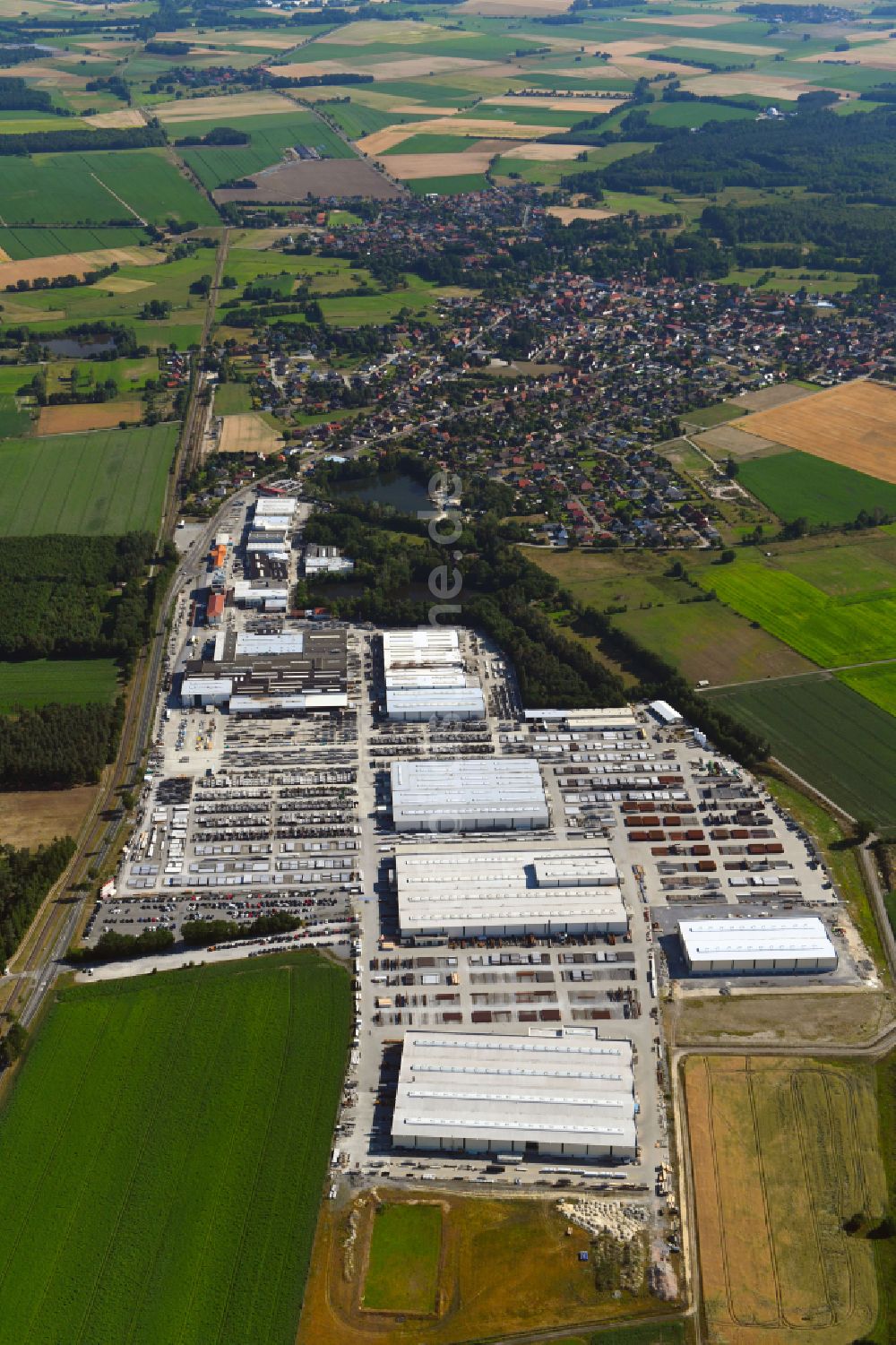 Wittingen aus der Vogelperspektive: Werksgelände der H. Butting GmbH & Co. KG im Ortsteil Knesebeck in Wittingen im Bundesland Niedersachsen, Deutschland