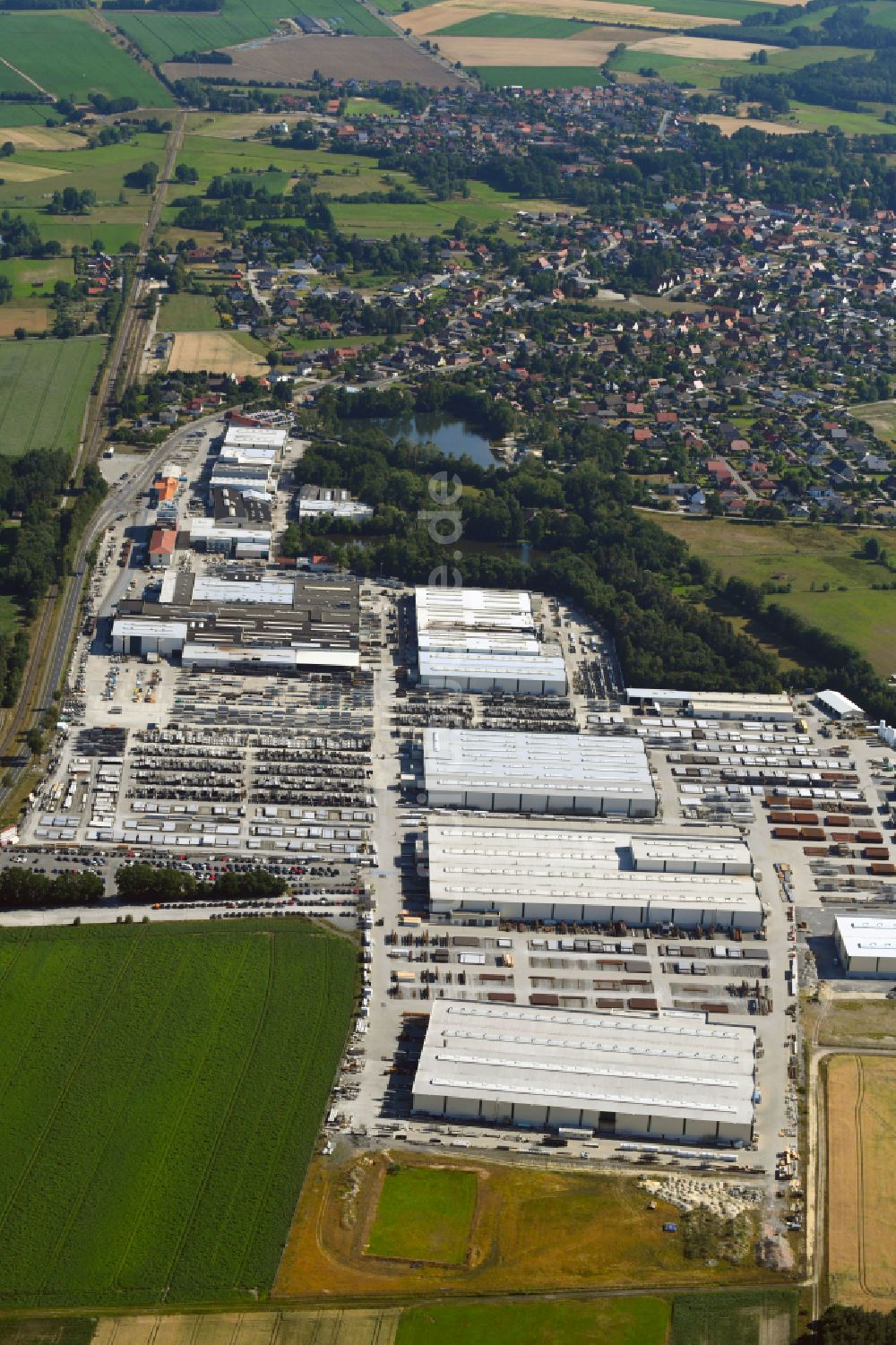 Wittingen aus der Vogelperspektive: Werksgelände der H. Butting GmbH & Co. KG im Ortsteil Knesebeck in Wittingen im Bundesland Niedersachsen, Deutschland