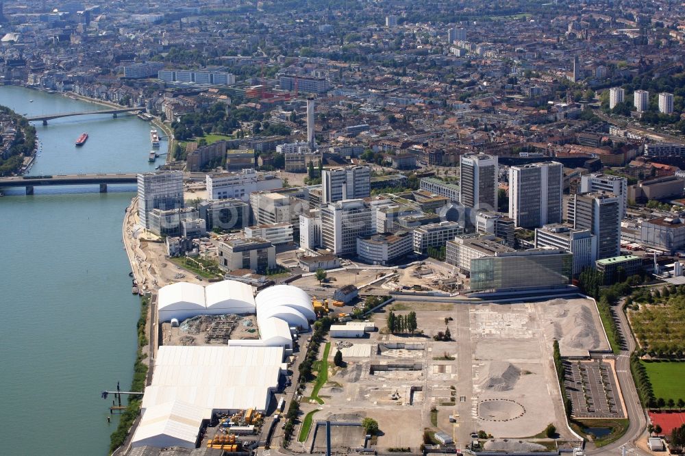 Basel aus der Vogelperspektive: Werksgelände und Campus des Pharmakonzerns Novartis in Basel in der Schweiz