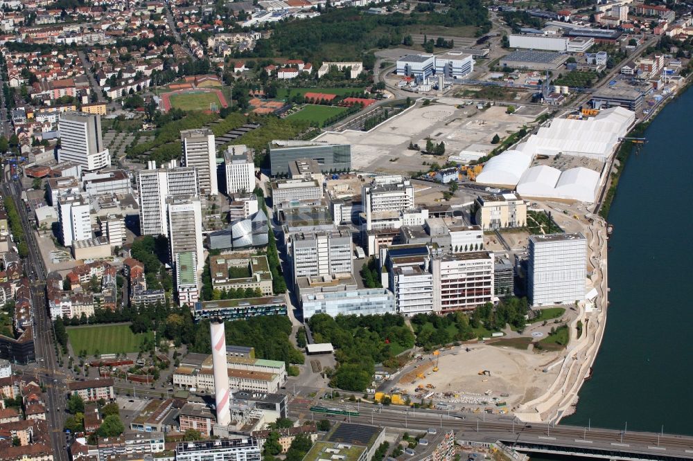 Basel von oben - Werksgelände und Campus des Pharmakonzerns Novartis in Basel in der Schweiz