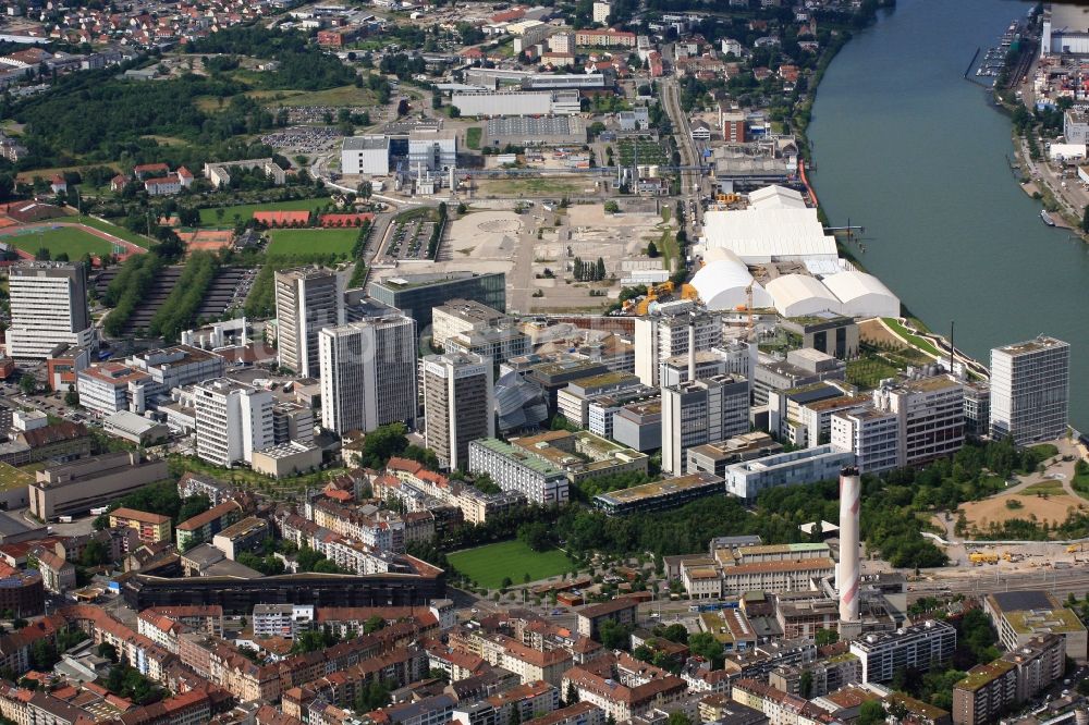 Basel von oben - Werksgelände und Campus des Pharmakonzerns Novartis in Basel in der Schweiz