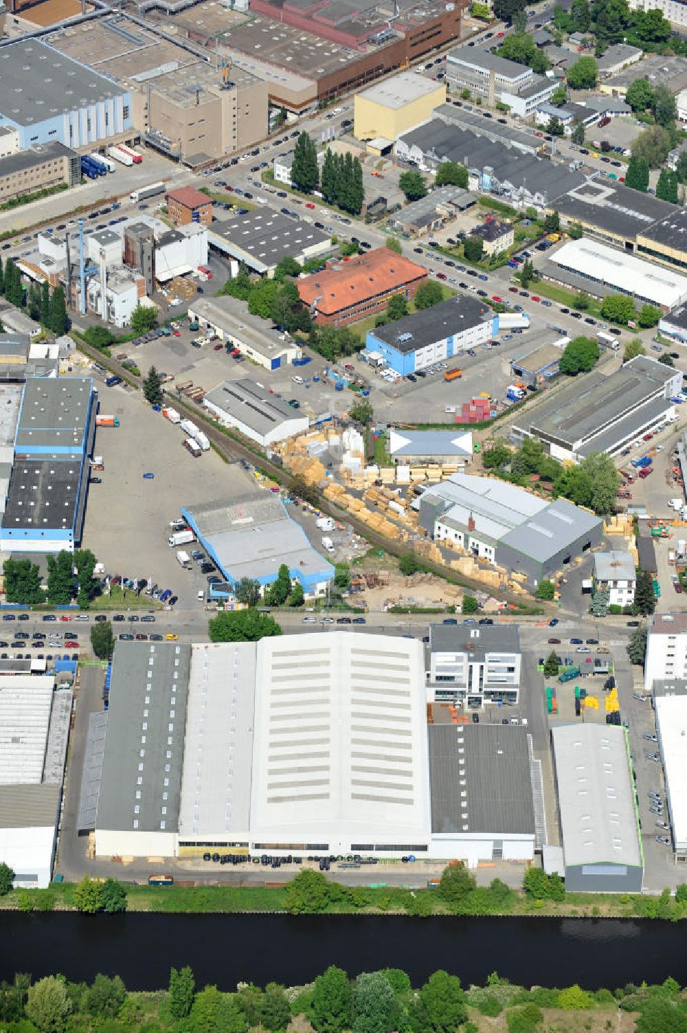 Berlin von oben - Werksgelände der Carl Spaeter GmbH an der Nobelstraße 33 in Berlin