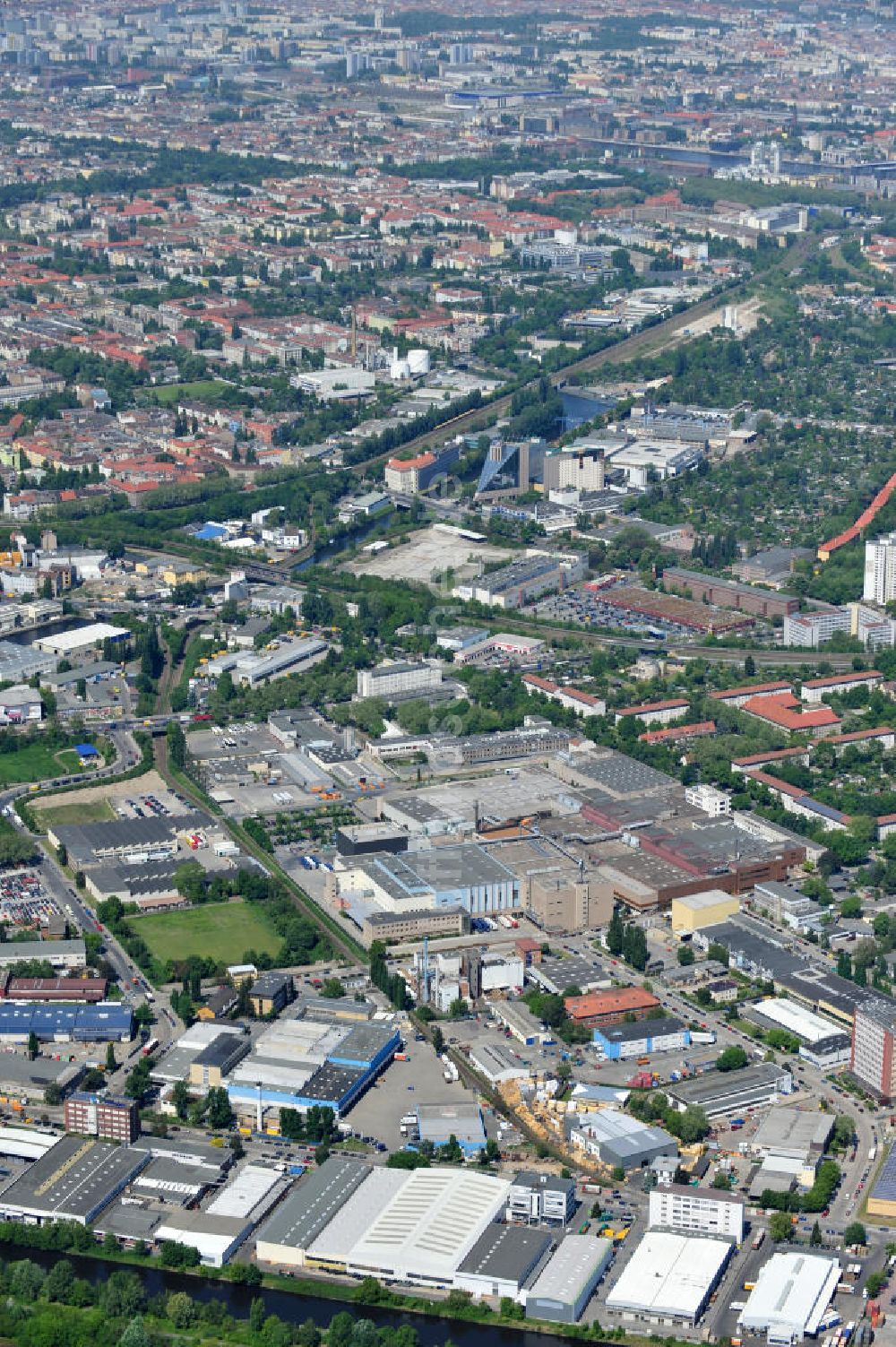 Berlin von oben - Werksgelände der Carl Spaeter GmbH an der Nobelstraße 33 in Berlin