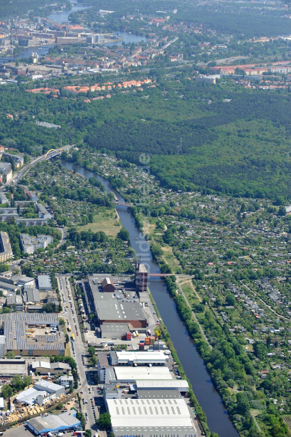 Berlin von oben - Werksgelände der Carl Spaeter GmbH an der Nobelstraße 33 in Berlin