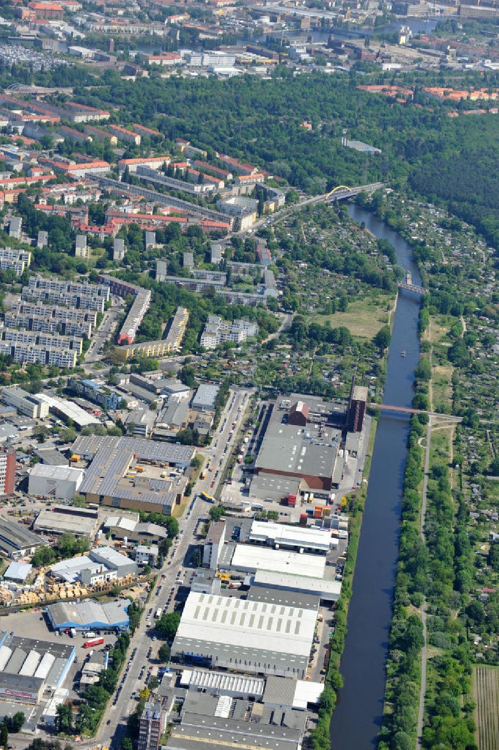 Berlin aus der Vogelperspektive: Werksgelände der Carl Spaeter GmbH an der Nobelstraße 33 in Berlin