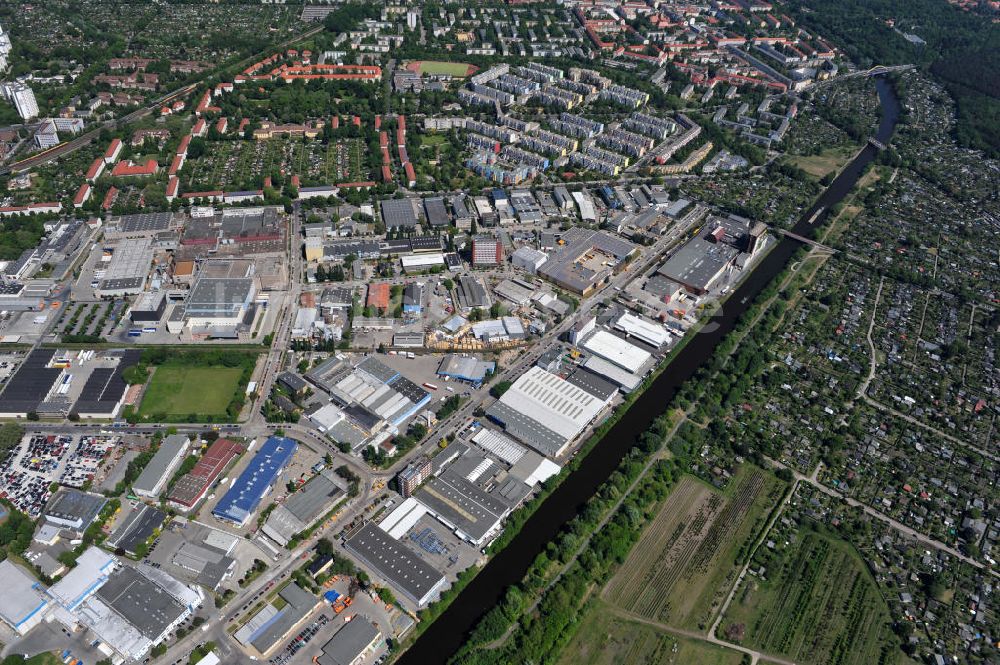 Berlin aus der Vogelperspektive: Werksgelände der Carl Spaeter GmbH an der Nobelstraße 33 in Berlin