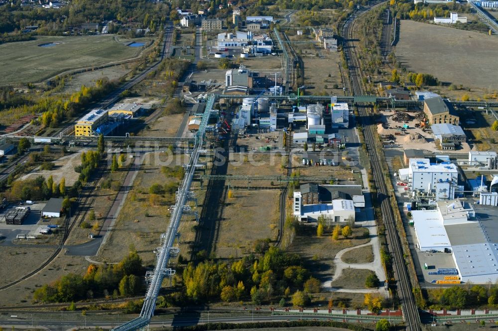 Luftaufnahme Bitterfeld-Wolfen - Werksgelände und Chemie- Produktions- Anlagen im Ortsteil Greppin in Bitterfeld-Wolfen im Bundesland Sachsen-Anhalt, Deutschland