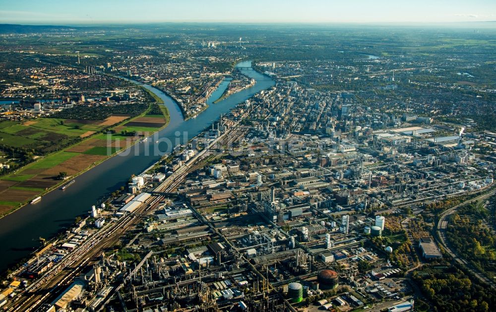 Luftbild Ludwigshafen am Rhein - Werksgelände des Chemieproduzenten BASF in Ludwigshafen am Rhein im Bundesland Rheinland-Pfalz