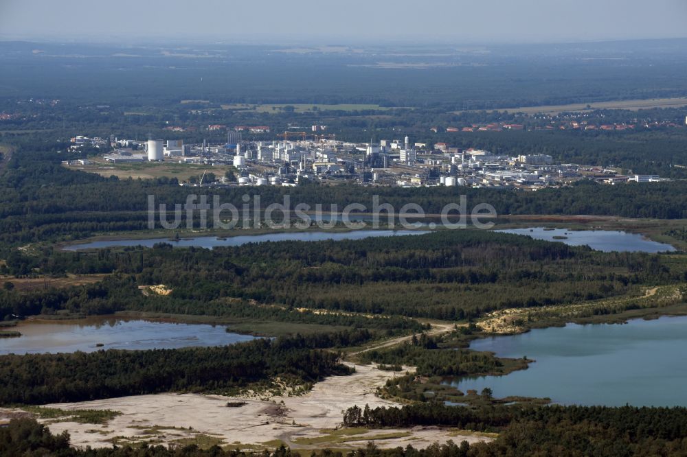 Schwarzheide aus der Vogelperspektive: Werksgelände des Chemieproduzenten BASF Schwarzheide GmbH in Schwarzheide im Bundesland Brandenburg, Deutschland